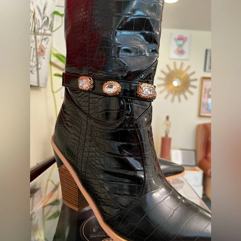 👢Sparkling Boot Bands, Adjustable Boot Bracelets, Women’s Fashion, Pair, Gold - Picture 1 of 14